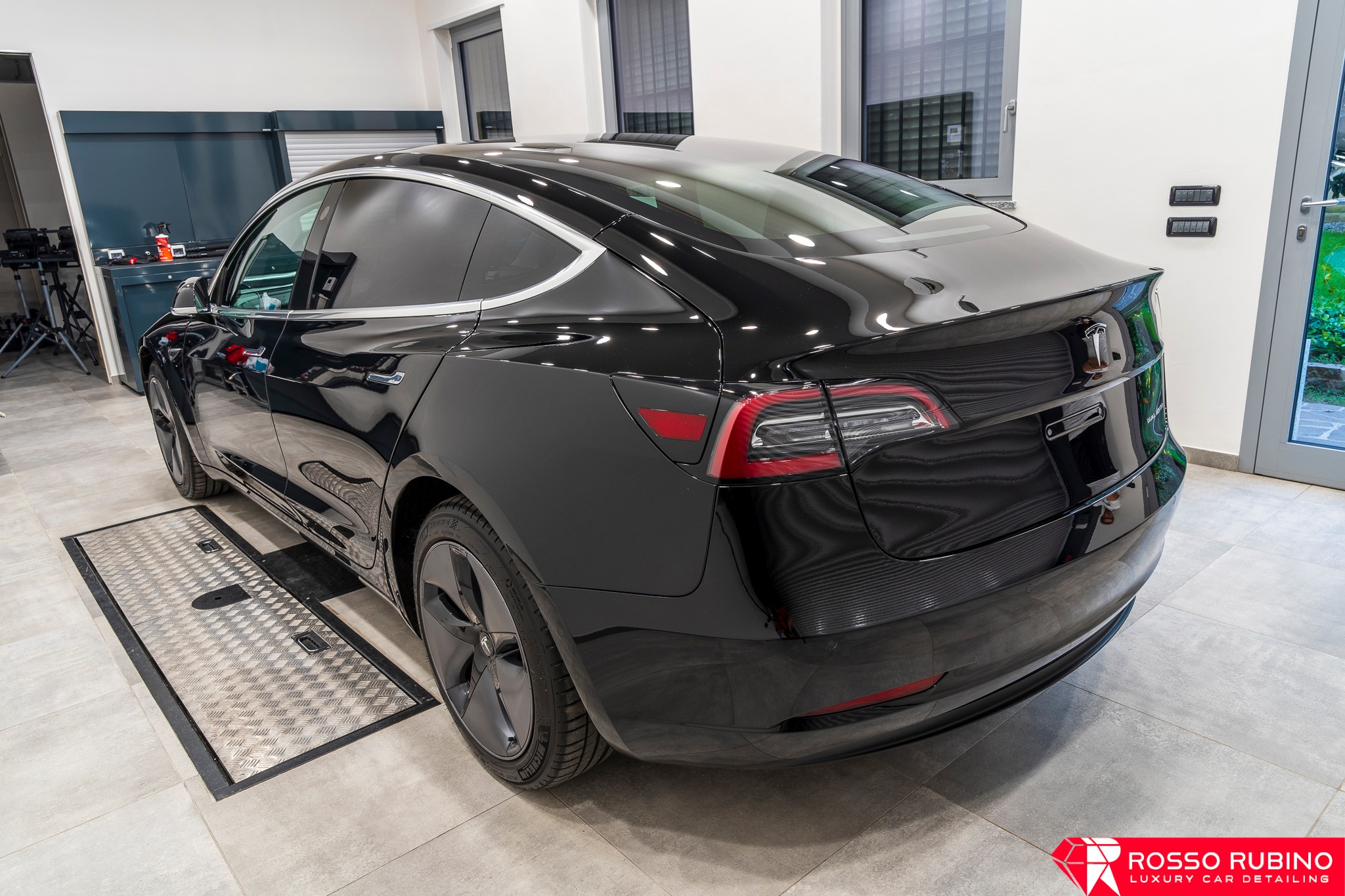 TESLA MODEL 3 - Rosso Rubino Car Detailing